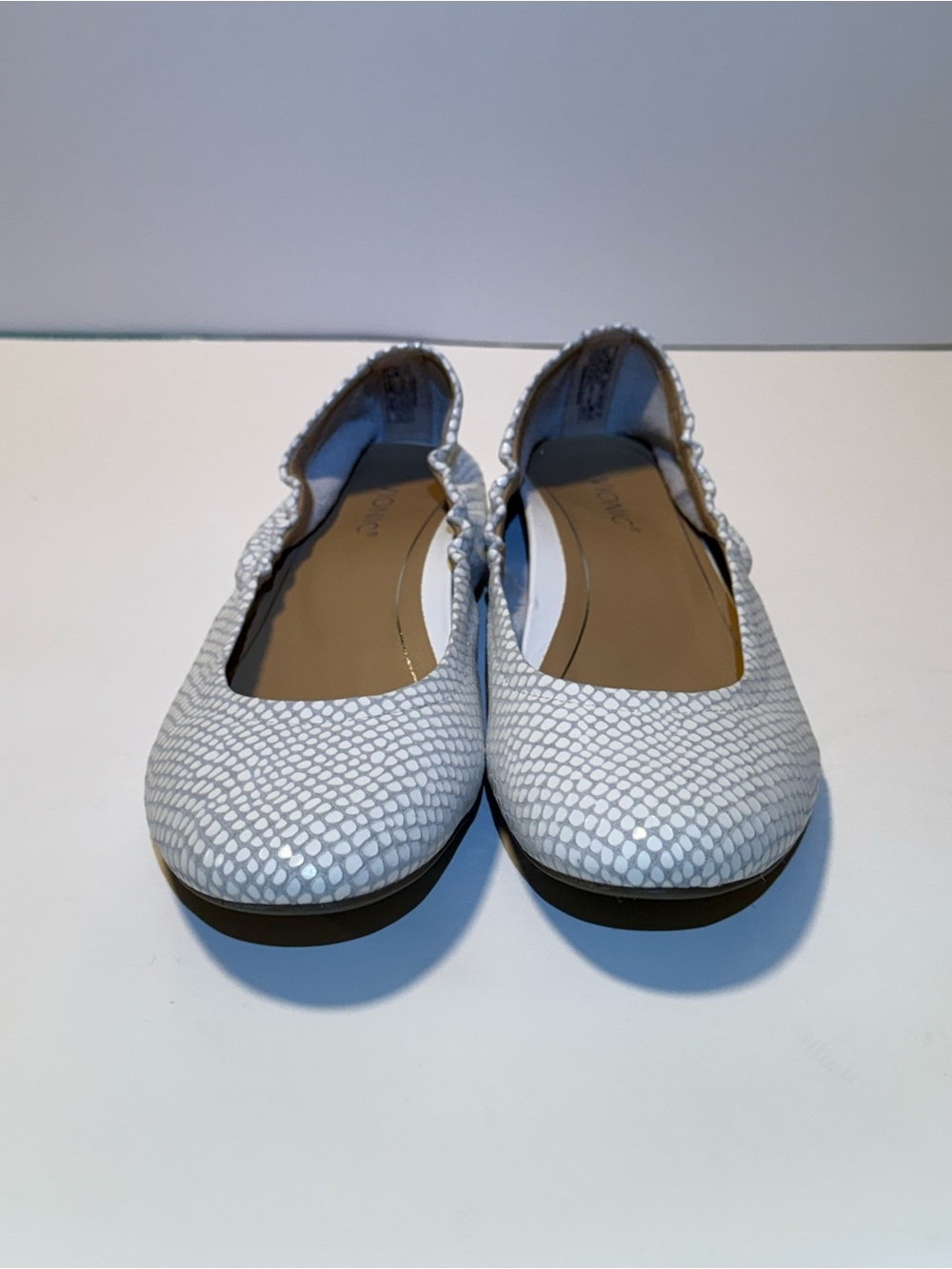 Vionic White Textured Snake-Print Ballet Flats Size 8.5